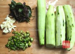 紫苏煎黄瓜的做法图解1