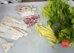 芹菜炒干鱿的做法图解2