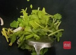 芹菜炒干鱿的做法图解8