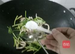 芹菜炒干鱿的做法图解9