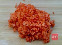 胡萝卜鸡蛋馒头片的做法图解2