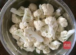 油炸豆腐炒花菜的做法图解1