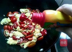 圣女果炒鸡蛋的做法图解6