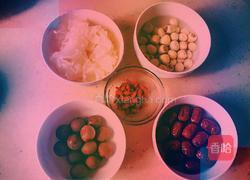 银耳莲子汤的做法图解1