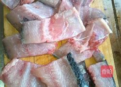 酱香鲤鱼块的做法图解2