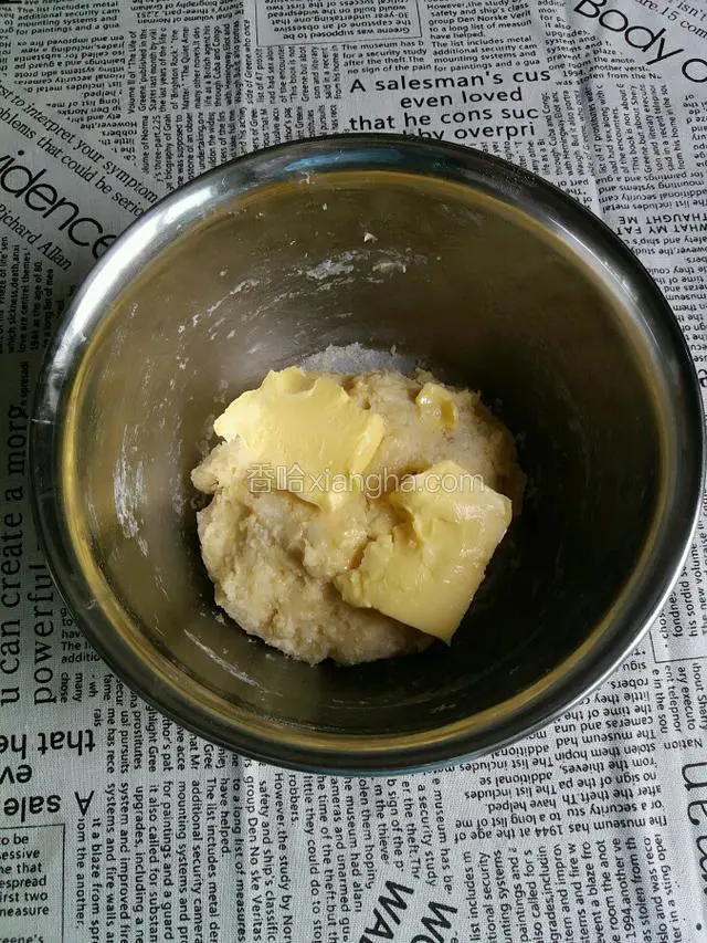 加入黄油揉至光滑