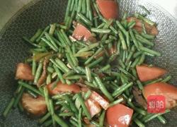 豇豆角炒西红柿的做法图解5