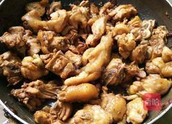 土豆焖鸡的做法图解1