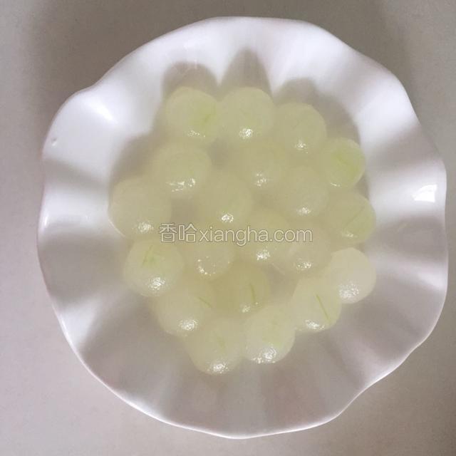 浸泡十几分钟就可以捞出装盘