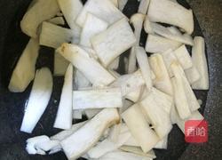 杏鲍菇炒肉的做法图解1