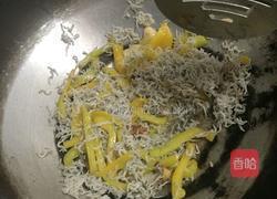 爆炒银鱼干的做法图解5