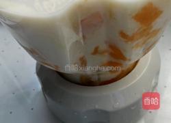 鲜榨芒果酸奶汁的做法图解3