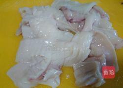 辣椒炒鱿鱼的做法图解3