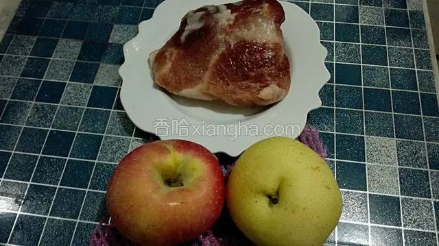 准备所需食材。