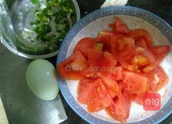 咸鸭蛋西红柿汤的做法图解1