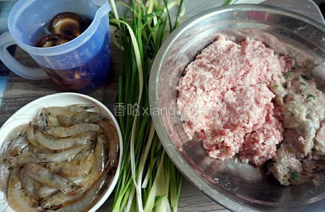 材料备好  香菇提前泡