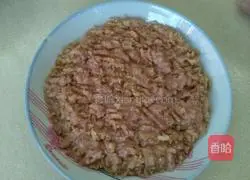 Illustration of how to make steamed meat cakes with dried radish 4