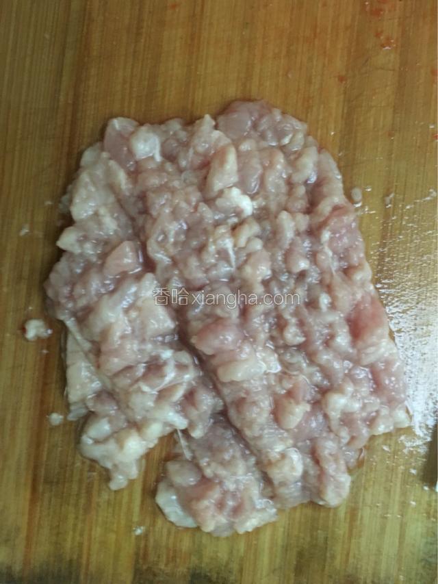瘦肉剁碎