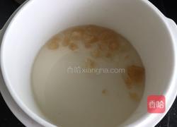 牛奶炖蛋的做法图解1