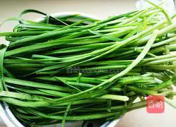 Illustration of how to make chive egg pancake 4