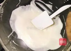 Illustration of how to make yogurt mousse cup 8