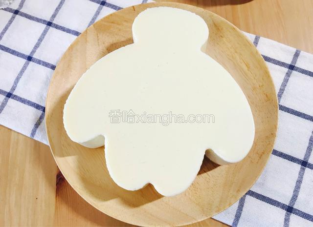 利用电吹风吹热模具，脱模