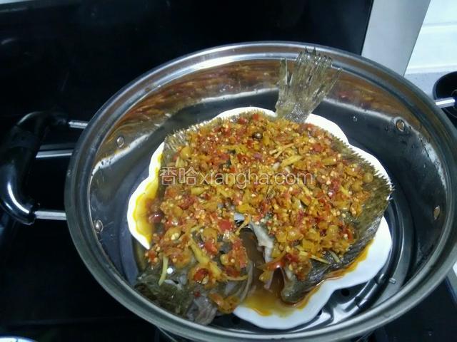 蒸好了，用夹子夹出，别直接用手拿哦，小心烫伤