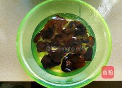 木耳香菇饺子的做法图解3