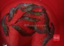 姜丝炒虾的做法图解1