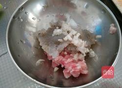 猪肉虾丸龙须面的做法图解3