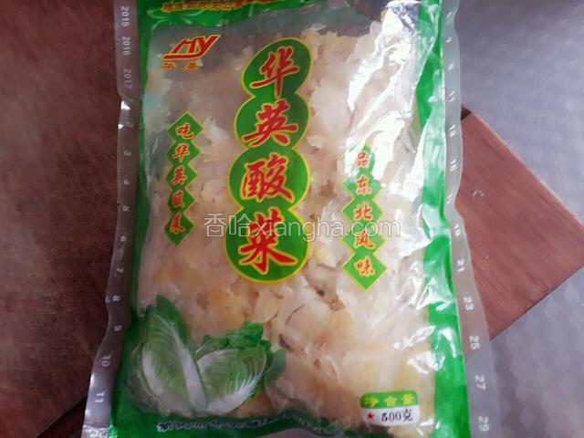 我买的是这种袋装的酸菜。