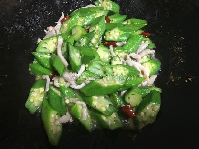 淋少许食用油，出锅；