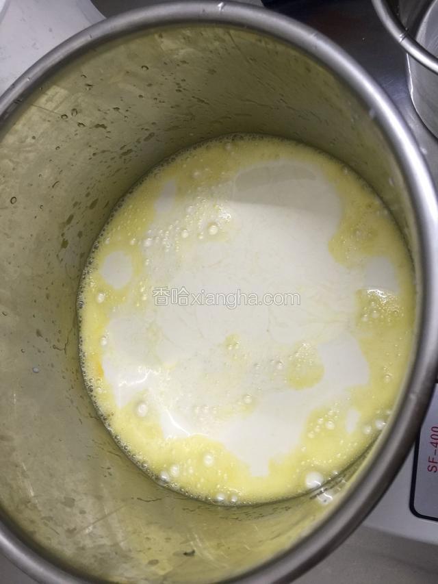 加入牛奶搅拌均匀至糖化