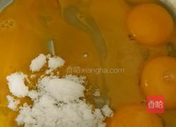 葡萄干蛋糕卷的做法图解2