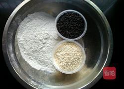 黑米发糕的做法图解1