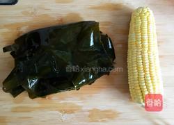 海带玉米炖排骨的做法图解1