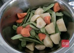 猪皮炖豆角的做法图解2