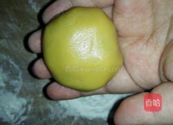 金黄红豆沙月饼的做法图解9