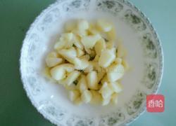 面筋卷心菜的做法图解1