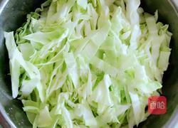 面筋卷心菜的做法图解2