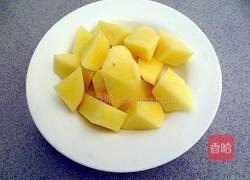 土豆炖鸡的做法图解3