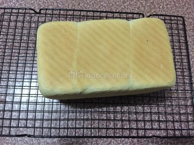 趁热脱模晾凉切片即可食用