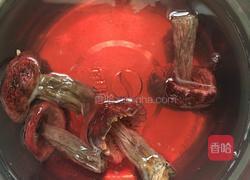 红菇排骨粥的做法图解2