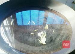 平菇肉片汤的做法图解3