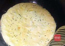 芝麻鸡蛋饼的做法图解7