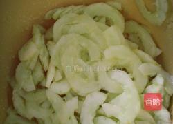 超简单开胃凉拌青瓜的做法图解2