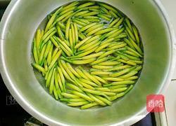 凉拌黄花菜的做法图解3