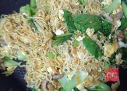 炒泡面的做法图解6