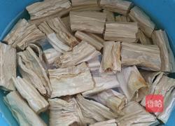 红烧肉焖腐竹的做法图解1