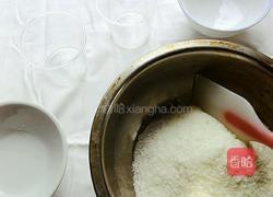 蛋白椰蓉球的做法图解3